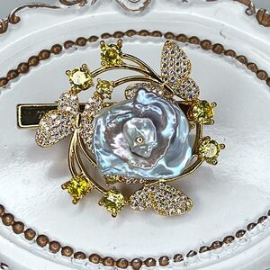 Handmade Freshwater Keshi Multi Layer Pearl 🌺 Hair Clip